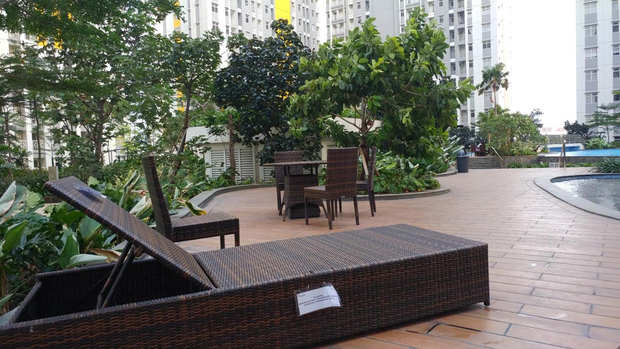 Modern And Comfortable Studio Apartment Springlake Summarecon Near Summarecon By Travelio ブカシ エクステリア 写真