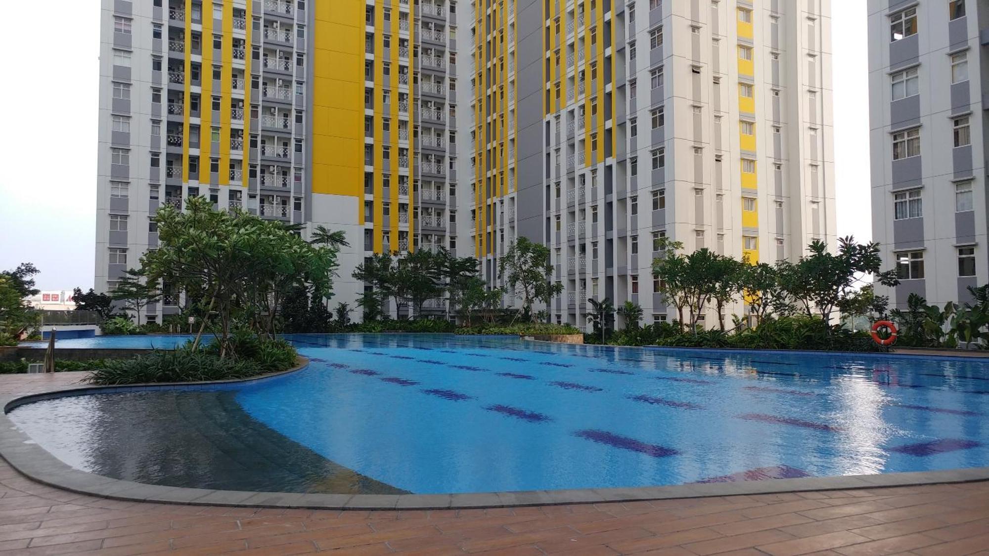 Modern And Comfortable Studio Apartment Springlake Summarecon Near Summarecon By Travelio ブカシ エクステリア 写真
