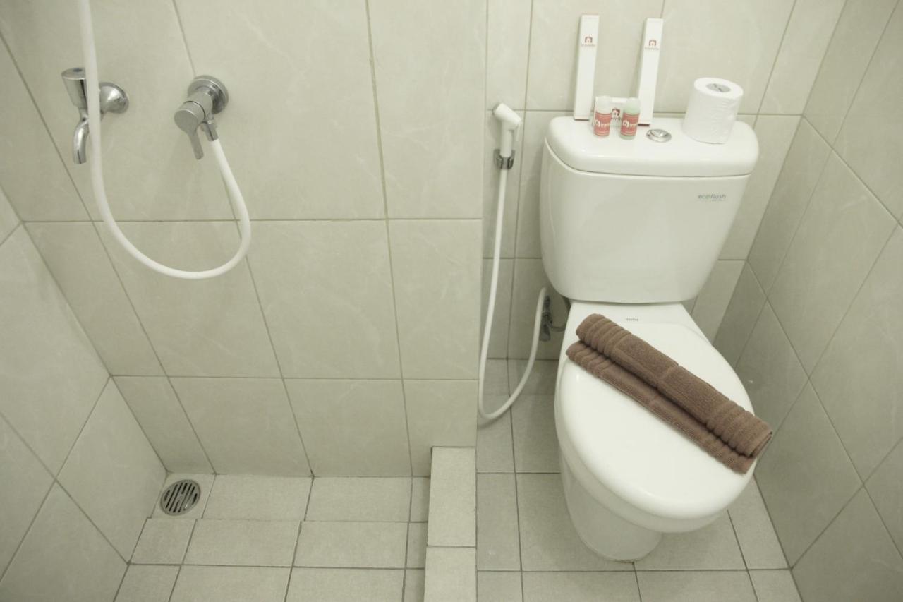 Modern And Comfortable Studio Apartment Springlake Summarecon Near Summarecon By Travelio ブカシ エクステリア 写真