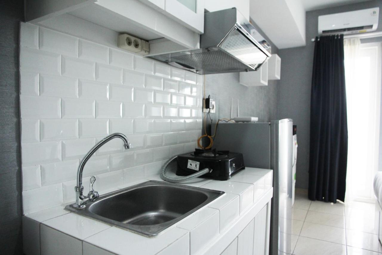 Modern And Comfortable Studio Apartment Springlake Summarecon Near Summarecon By Travelio ブカシ エクステリア 写真