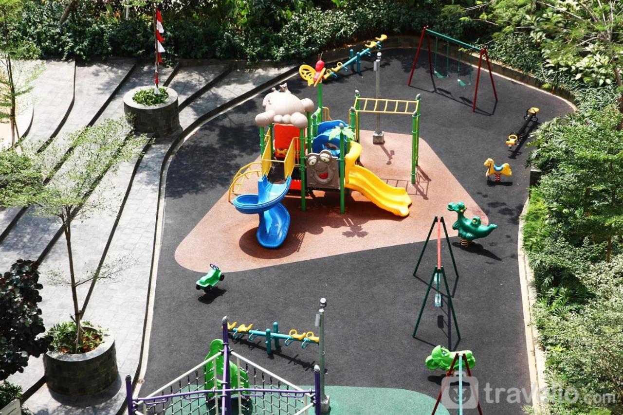 Modern And Comfortable Studio Apartment Springlake Summarecon Near Summarecon By Travelio ブカシ エクステリア 写真